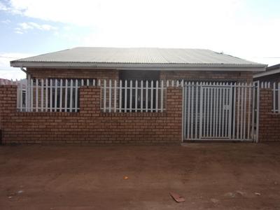 House For Rent in Mlungisi, Mlungisi